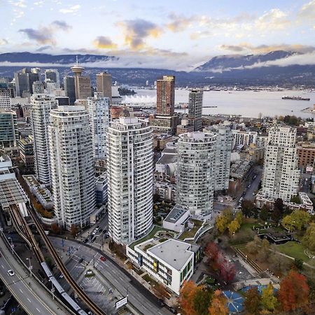 Lovely One-Bedroom Apartment With Pool, Hot Tub, And Gym In The Heart Of Downtown, Skytrain 3Min Away バンクーバー エクステリア 写真