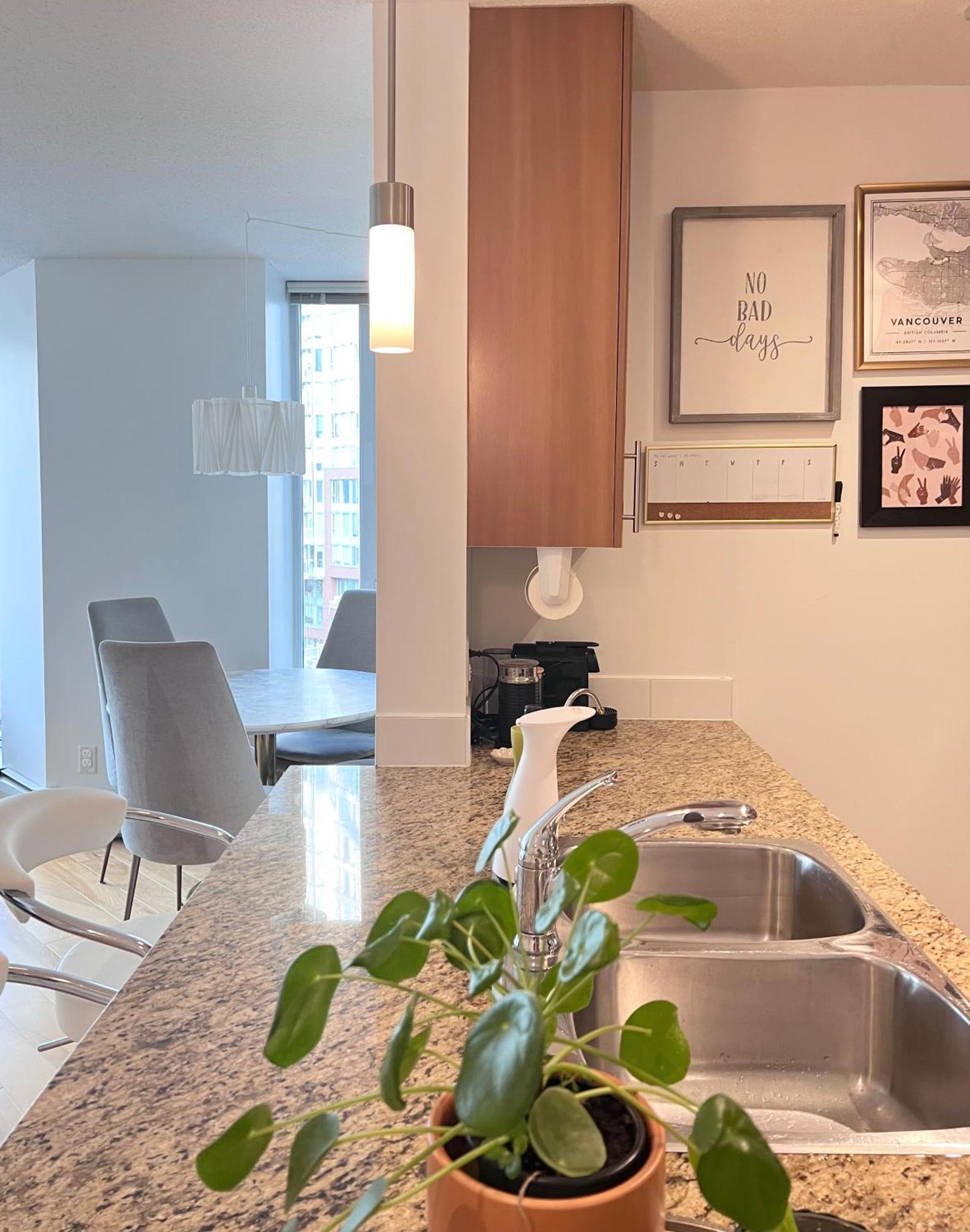 Lovely One-Bedroom Apartment With Pool, Hot Tub, And Gym In The Heart Of Downtown, Skytrain 3Min Away バンクーバー エクステリア 写真