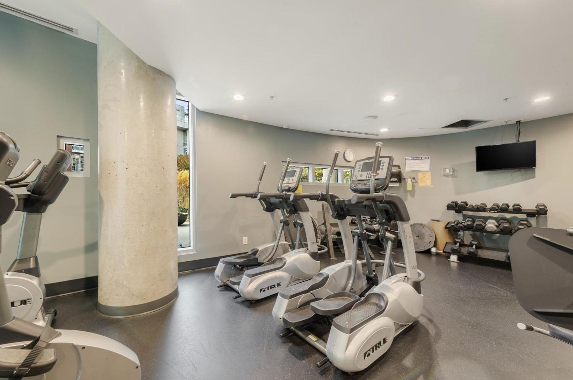 Lovely One-Bedroom Apartment With Pool, Hot Tub, And Gym In The Heart Of Downtown, Skytrain 3Min Away バンクーバー エクステリア 写真