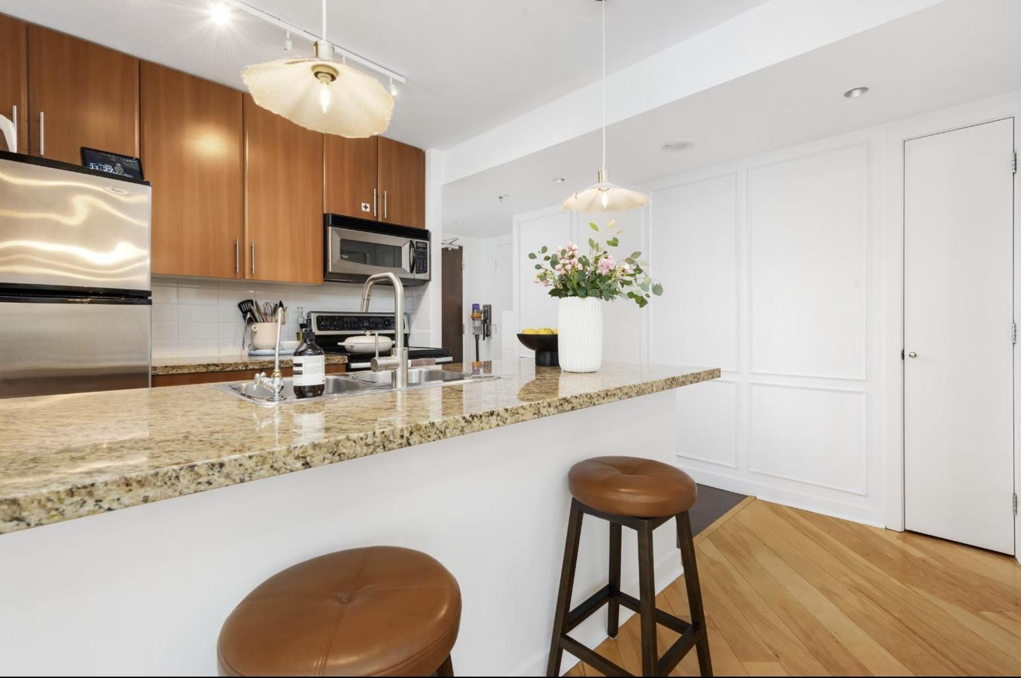 Lovely One-Bedroom Apartment With Pool, Hot Tub, And Gym In The Heart Of Downtown, Skytrain 3Min Away バンクーバー エクステリア 写真